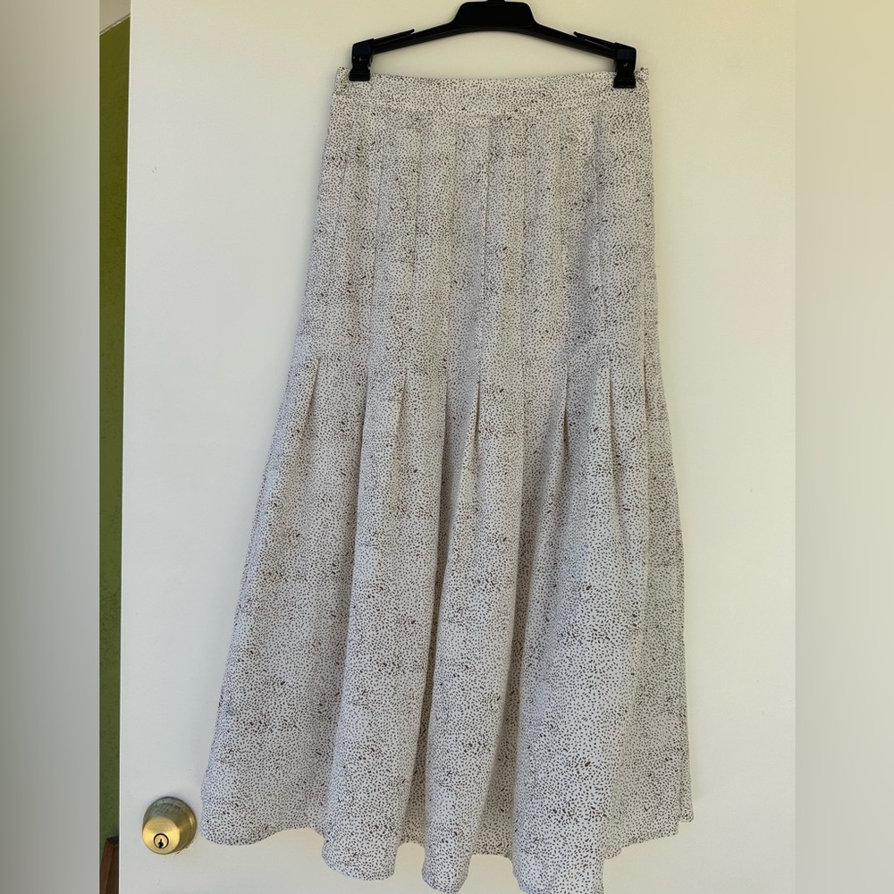 Cream spotted skirt